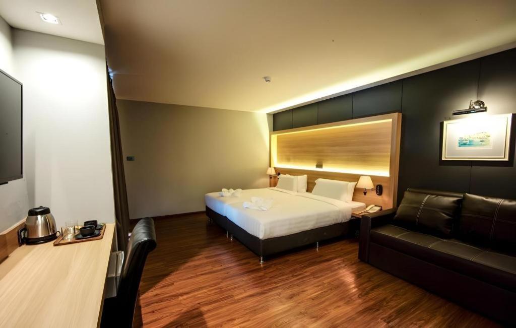 The Three Hat Yai Exterior foto